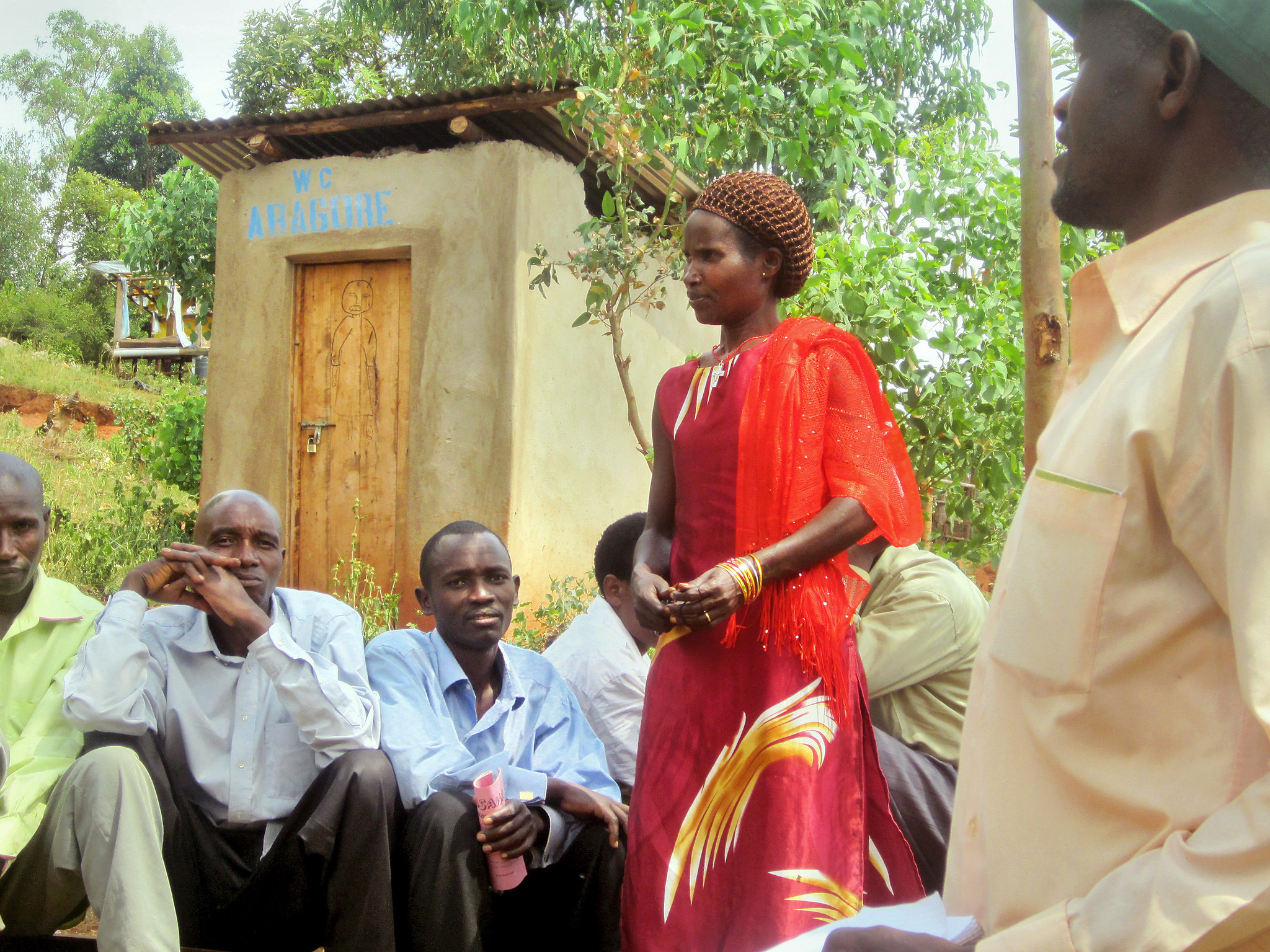 Juvenal Bamurabako (pictured right) and Tacienne Mukansengimana (pictured center), President and Vice President of the Cocamu Coffee Cooperative, lead a meeting of gathered members.