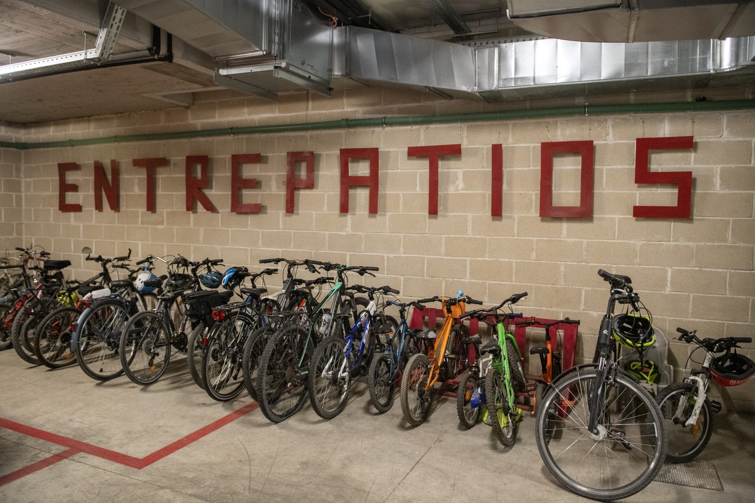 Bicycles in the Entrepatios garage. Credit: Álvaro Minguito