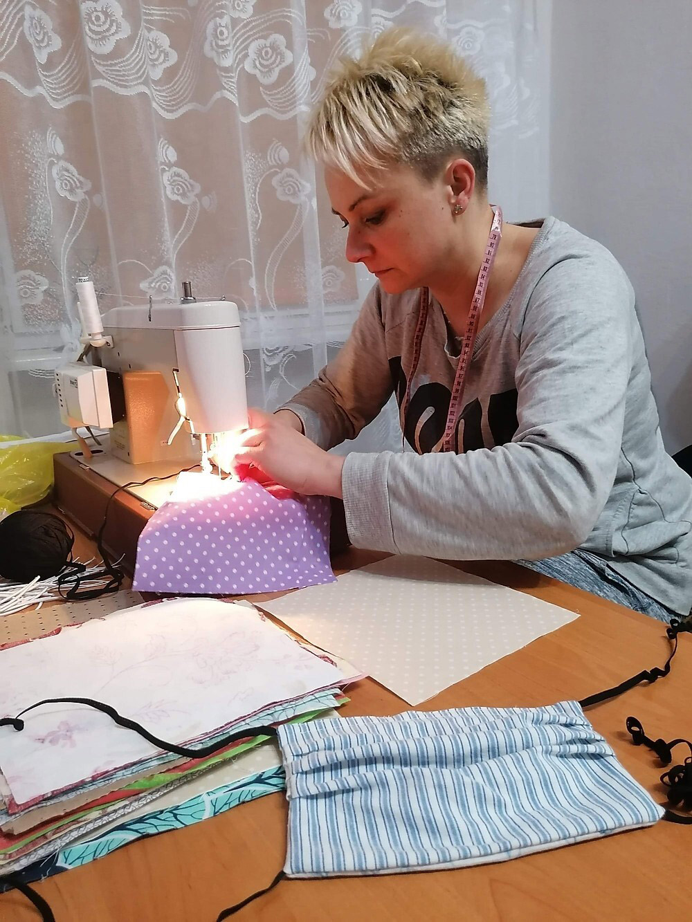 Making masks for a local hospital in Slupsk in an effort coordinated by the local Visible Hand group.