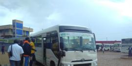 A bus from the Remera Transport Co-operative picking up passengers.
